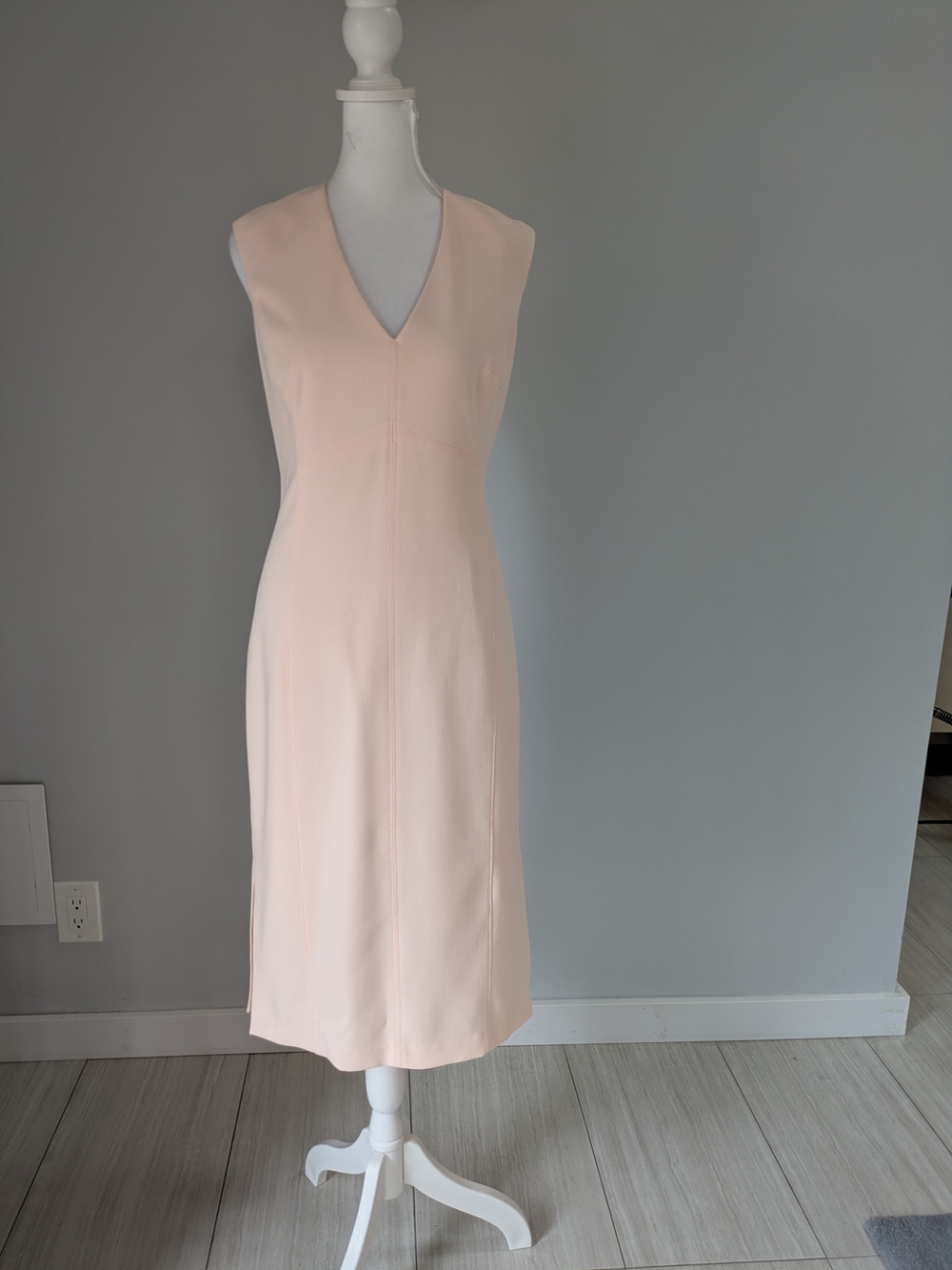 White House Black Market Sleeveless V-Neck Peach-Cream Midi Dress 2 Side Slits